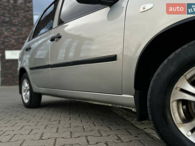 ВАЗ Калина 2006 в Черновцах на Automoto.ua Серый ВАЗ Калина, объемом двигателя 1.6 л и пробегом 190 тыс. км за 2750 $, фото 4 на Automoto.ua