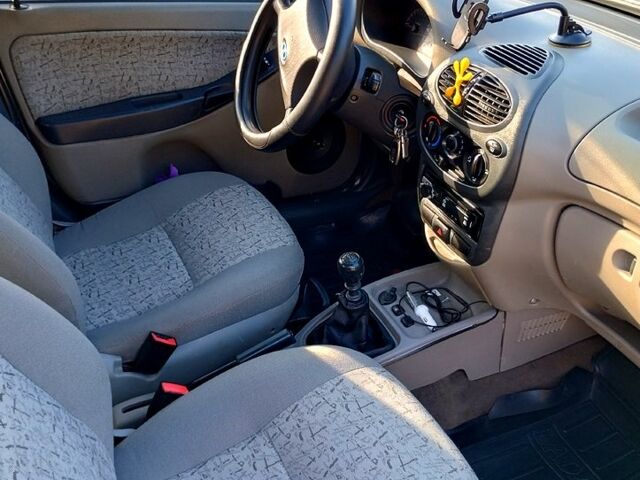 Серый ВАЗ Kalina, объемом двигателя 1.6 л и пробегом 240 тыс. км за 2300 $, фото 4 на Automoto.ua