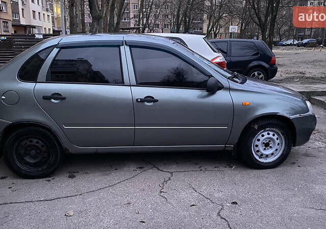 Серый ВАЗ Калина, объемом двигателя 1.6 л и пробегом 171 тыс. км за 2000 $, фото 2 на Automoto.ua