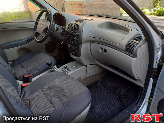 Серый ВАЗ Kalina, объемом двигателя 1.6 л и пробегом 263 тыс. км за 2200 $, фото 2 на Automoto.ua