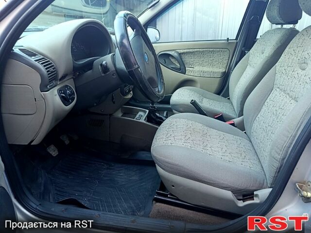 Серый ВАЗ Kalina, объемом двигателя 1.6 л и пробегом 200 тыс. км за 1699 $, фото 3 на Automoto.ua