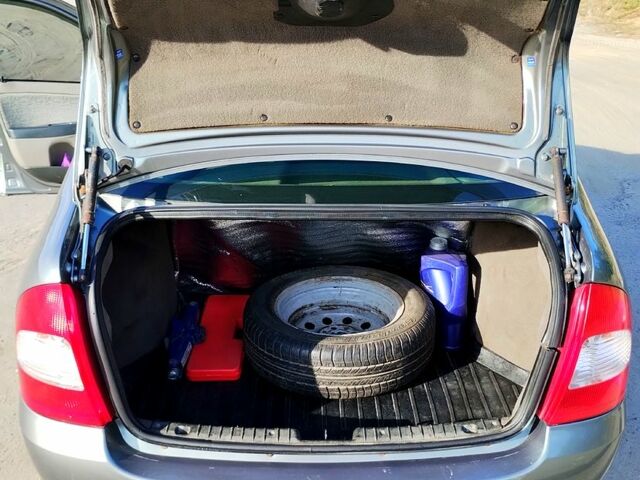 Серый ВАЗ Kalina, объемом двигателя 1.6 л и пробегом 240 тыс. км за 2300 $, фото 6 на Automoto.ua