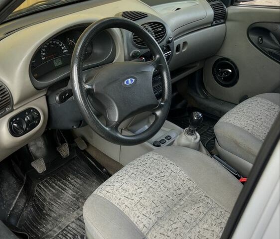 Серый ВАЗ Калина, объемом двигателя 1.6 л и пробегом 201 тыс. км за 2000 $, фото 5 на Automoto.ua