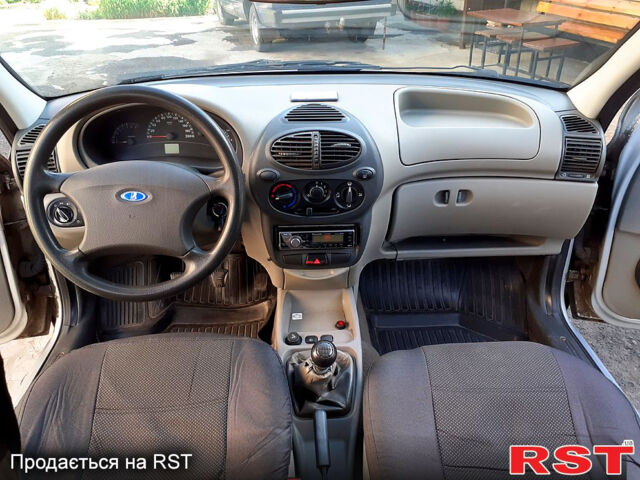 Серый ВАЗ Kalina, объемом двигателя 1.6 л и пробегом 263 тыс. км за 2200 $, фото 5 на Automoto.ua