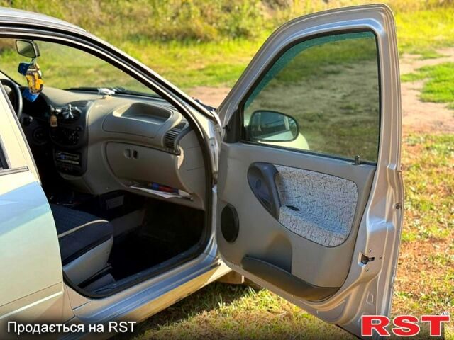 Сірий ВАЗ Kalina, об'ємом двигуна 1.6 л та пробігом 0 тис. км за 1750 $, фото 5 на Automoto.ua