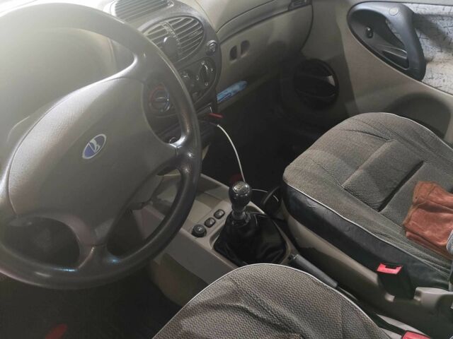 Серый ВАЗ Калина, объемом двигателя 1.6 л и пробегом 188 тыс. км за 2000 $, фото 6 на Automoto.ua