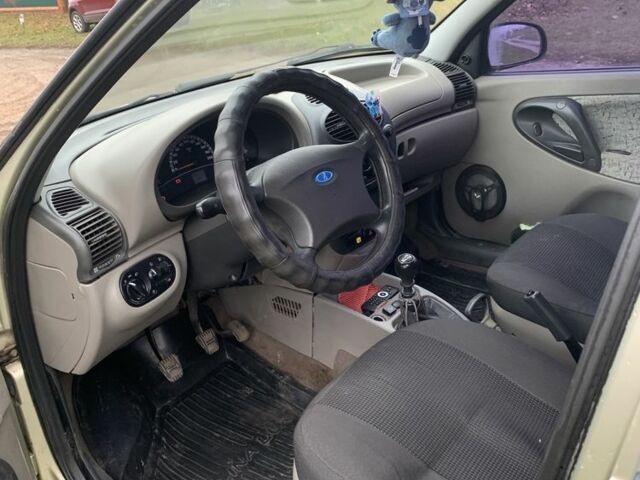 Серый ВАЗ Калина, объемом двигателя 1.6 л и пробегом 200 тыс. км за 2000 $, фото 5 на Automoto.ua