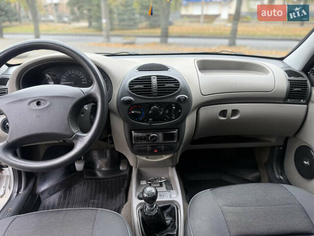 Серый ВАЗ Калина, объемом двигателя 1.6 л и пробегом 141 тыс. км за 2300 $, фото 23 на Automoto.ua