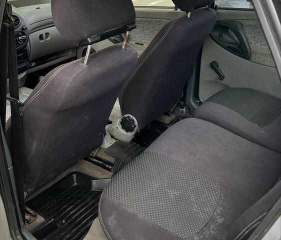 Серый ВАЗ Калина, объемом двигателя 1.6 л и пробегом 201 тыс. км за 2000 $, фото 6 на Automoto.ua