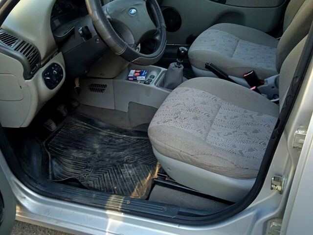 Серый ВАЗ Калина, объемом двигателя 1.6 л и пробегом 105 тыс. км за 3000 $, фото 6 на Automoto.ua