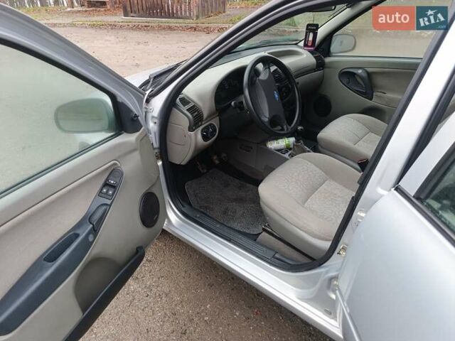 Сірий ВАЗ Калина, об'ємом двигуна 1.6 л та пробігом 157 тис. км за 1999 $, фото 5 на Automoto.ua