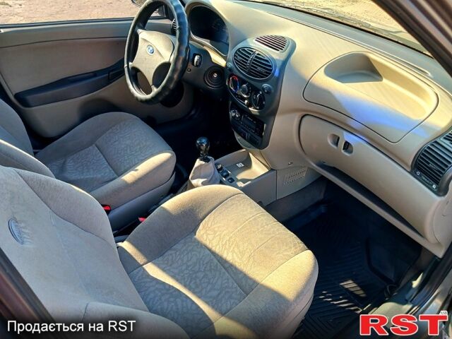 Сірий ВАЗ Kalina, об'ємом двигуна 1.4 л та пробігом 130 тис. км за 2700 $, фото 5 на Automoto.ua