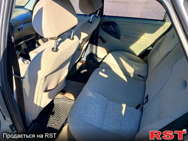 Сірий ВАЗ Kalina, об'ємом двигуна 1.4 л та пробігом 130 тис. км за 2700 $, фото 3 на Automoto.ua