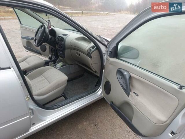 Сірий ВАЗ Калина, об'ємом двигуна 1.6 л та пробігом 157 тис. км за 1999 $, фото 6 на Automoto.ua