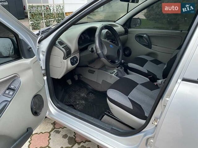 Серый ВАЗ Калина, объемом двигателя 1.6 л и пробегом 104 тыс. км за 3500 $, фото 6 на Automoto.ua