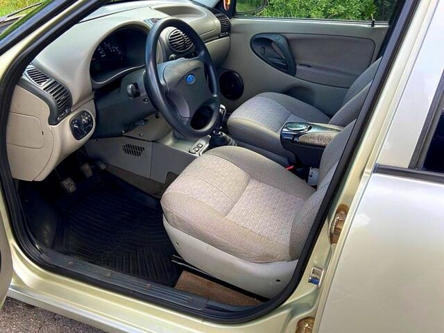 Серый ВАЗ Kalina, объемом двигателя 1.6 л и пробегом 112 тыс. км за 2450 $, фото 2 на Automoto.ua