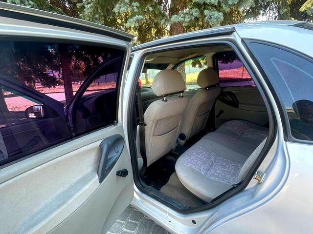 Сірий ВАЗ Kalina, об'ємом двигуна 1.6 л та пробігом 210 тис. км за 2100 $, фото 5 на Automoto.ua