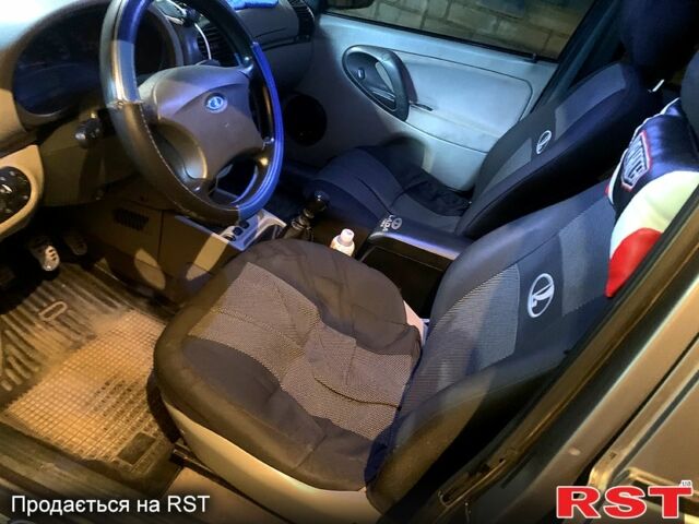 Серый ВАЗ Kalina, объемом двигателя 1.6 л и пробегом 200 тыс. км за 1900 $, фото 5 на Automoto.ua