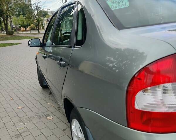 Серый ВАЗ Калина, объемом двигателя 1.6 л и пробегом 200 тыс. км за 2700 $, фото 7 на Automoto.ua