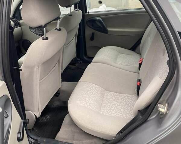 Серый ВАЗ Калина, объемом двигателя 1.4 л и пробегом 184 тыс. км за 2350 $, фото 10 на Automoto.ua