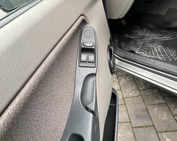 Сірий ВАЗ Калина, об'ємом двигуна 1.39 л та пробігом 157 тис. км за 3999 $, фото 13 на Automoto.ua