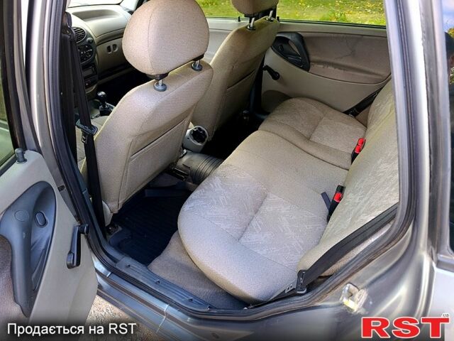 Серый ВАЗ Kalina, объемом двигателя 1.6 л и пробегом 104 тыс. км за 2300 $, фото 4 на Automoto.ua