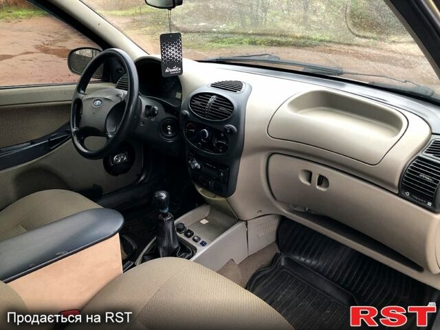 Серый ВАЗ Kalina, объемом двигателя 1.4 л и пробегом 231 тыс. км за 1750 $, фото 8 на Automoto.ua