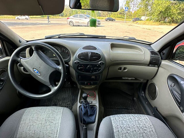 Серый ВАЗ Kalina, объемом двигателя 1.4 л и пробегом 200 тыс. км за 2650 $, фото 11 на Automoto.ua