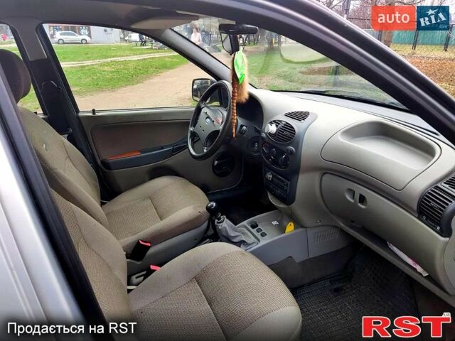 Серый ВАЗ Kalina, объемом двигателя 1.6 л и пробегом 56 тыс. км за 2300 $, фото 4 на Automoto.ua