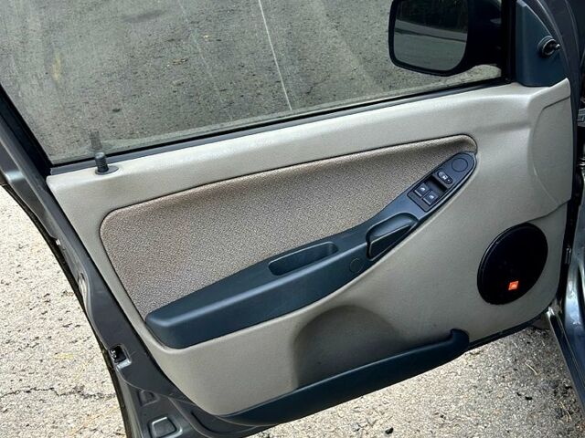 Серый ВАЗ Kalina, объемом двигателя 1.4 л и пробегом 103 тыс. км за 3500 $, фото 7 на Automoto.ua