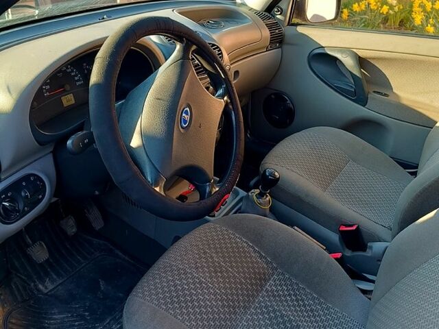 Сірий ВАЗ Kalina, об'ємом двигуна 1.6 л та пробігом 202 тис. км за 2000 $, фото 4 на Automoto.ua