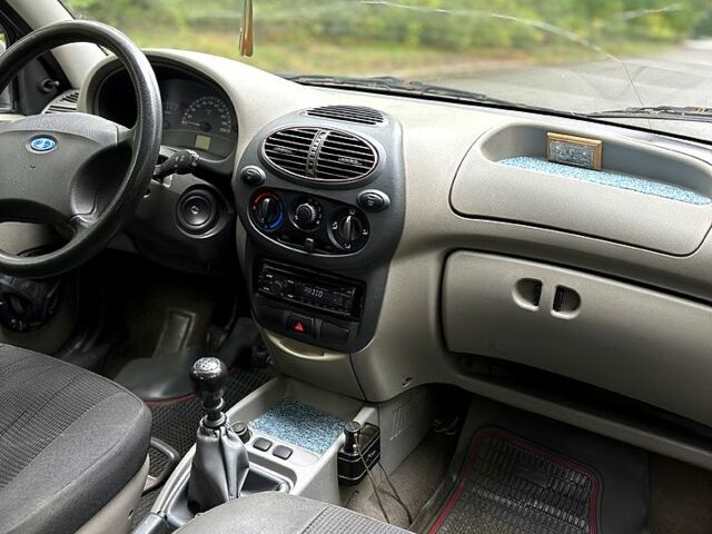 Синій ВАЗ Kalina, об'ємом двигуна 1.6 л та пробігом 270 тис. км за 1650 $, фото 6 на Automoto.ua