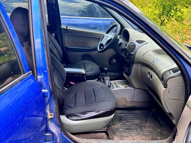 Синий ВАЗ Kalina, объемом двигателя 1.6 л и пробегом 273 тыс. км за 2000 $, фото 6 на Automoto.ua