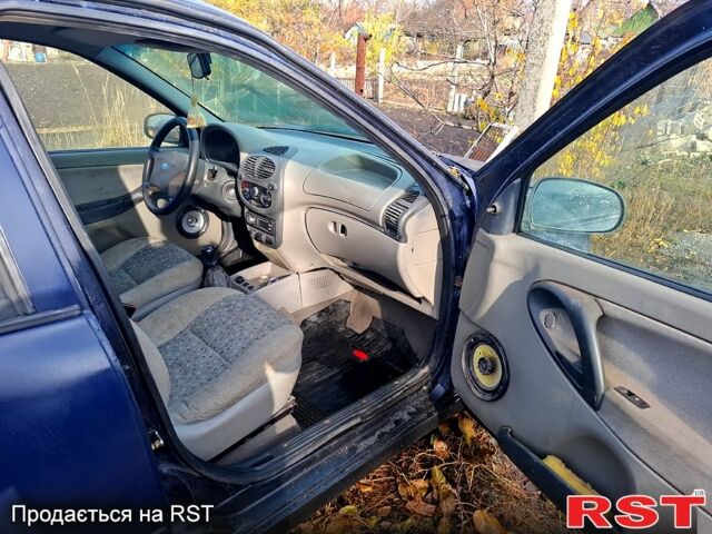 Синий ВАЗ Kalina, объемом двигателя 1.6 л и пробегом 200 тыс. км за 1300 $, фото 4 на Automoto.ua