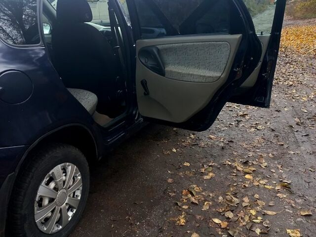 Синий ВАЗ Kalina, объемом двигателя 1.6 л и пробегом 195 тыс. км за 2000 $, фото 5 на Automoto.ua