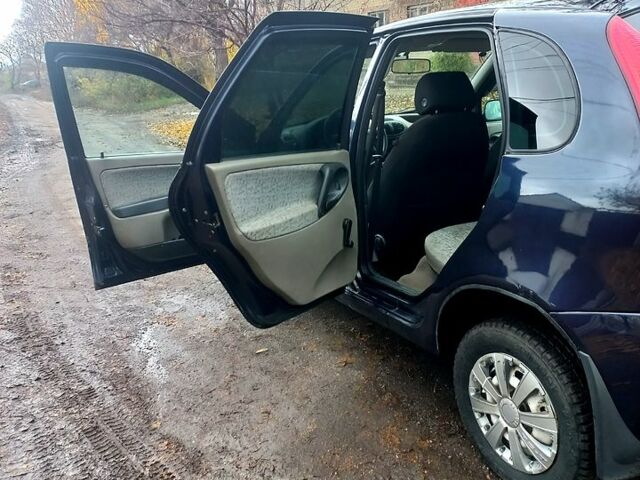 Синий ВАЗ Kalina, объемом двигателя 1.6 л и пробегом 195 тыс. км за 2000 $, фото 6 на Automoto.ua