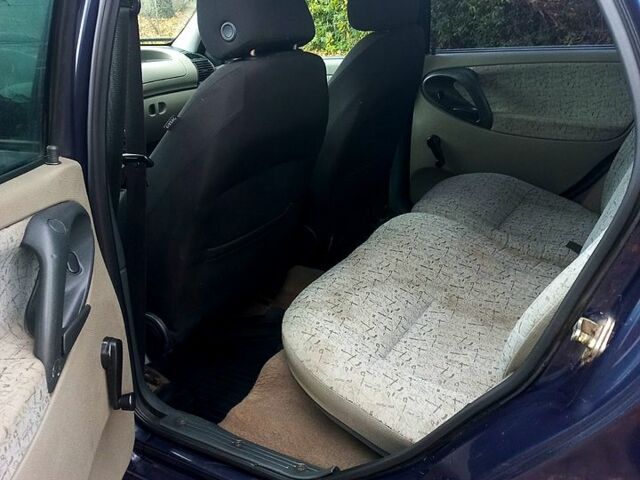 Синий ВАЗ Kalina, объемом двигателя 1.6 л и пробегом 195 тыс. км за 2000 $, фото 8 на Automoto.ua