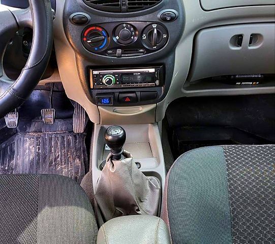 Синий ВАЗ Kalina, объемом двигателя 1.4 л и пробегом 90 тыс. км за 3000 $, фото 7 на Automoto.ua