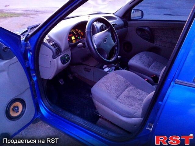 Синий ВАЗ Kalina, объемом двигателя 1.6 л и пробегом 215 тыс. км за 1750 $, фото 7 на Automoto.ua