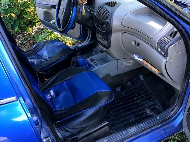 Синий ВАЗ Калина, объемом двигателя 1.6 л и пробегом 280 тыс. км за 1300 $, фото 4 на Automoto.ua