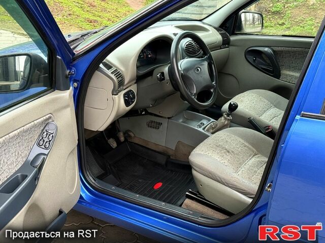 Синій ВАЗ Kalina, об'ємом двигуна 1.6 л та пробігом 186 тис. км за 2300 $, фото 6 на Automoto.ua