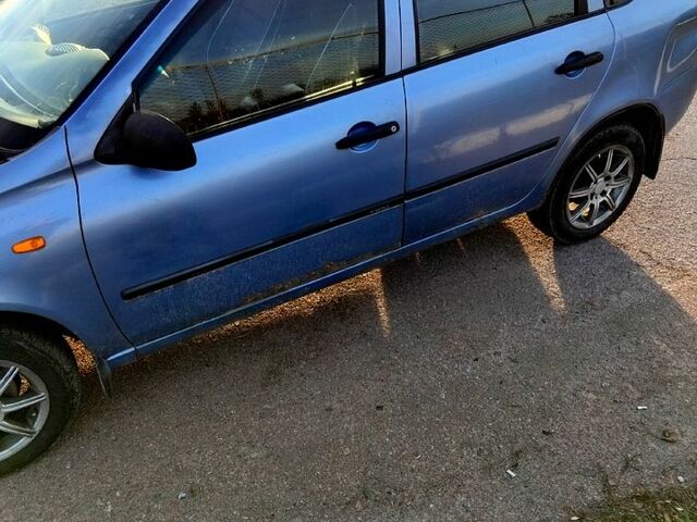 Синий ВАЗ Kalina, объемом двигателя 1.6 л и пробегом 227 тыс. км за 2000 $, фото 1 на Automoto.ua