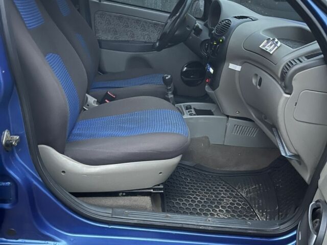 Синий ВАЗ Калина, объемом двигателя 1.6 л и пробегом 200 тыс. км за 1750 $, фото 4 на Automoto.ua