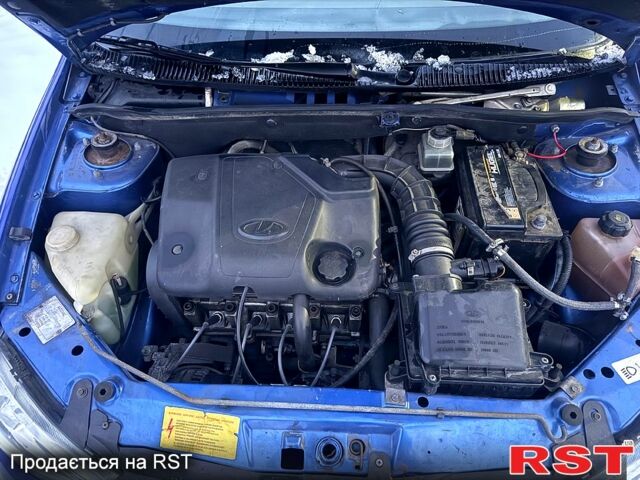 Синий ВАЗ Kalina, объемом двигателя 1.6 л и пробегом 200 тыс. км за 999 $, фото 11 на Automoto.ua