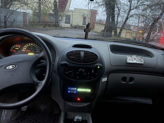 Синий ВАЗ Калина, объемом двигателя 1.6 л и пробегом 200 тыс. км за 1750 $, фото 3 на Automoto.ua