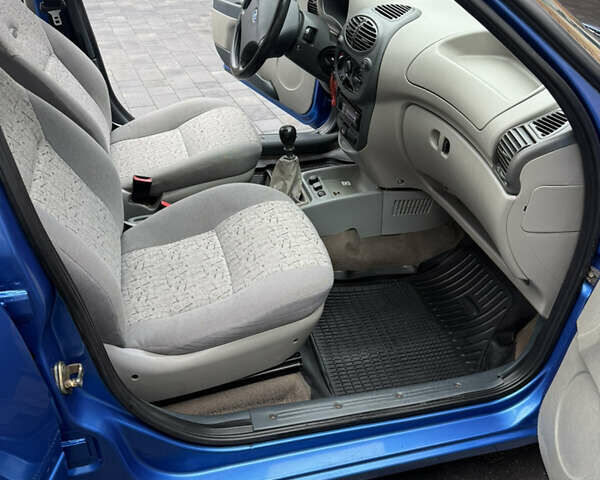 Синий ВАЗ Калина, объемом двигателя 1.6 л и пробегом 113 тыс. км за 2750 $, фото 7 на Automoto.ua