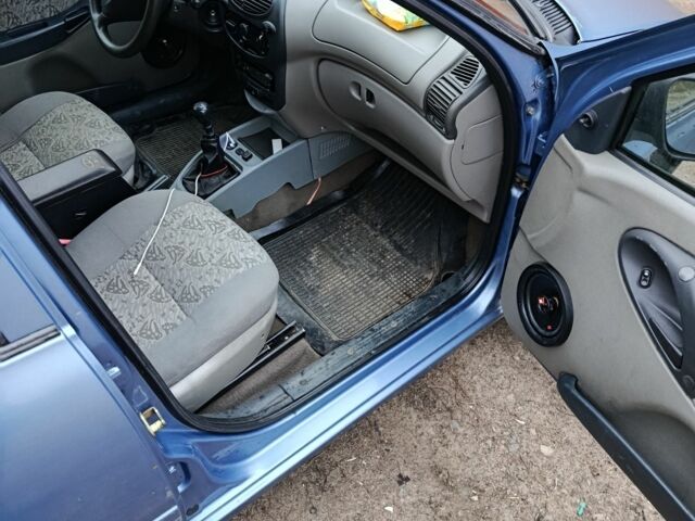 Синий ВАЗ Калина, объемом двигателя 1.6 л и пробегом 216 тыс. км за 1700 $, фото 2 на Automoto.ua