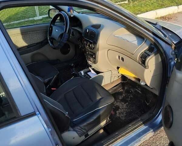 Синій ВАЗ Калина, об'ємом двигуна 1.6 л та пробігом 227 тис. км за 2000 $, фото 1 на Automoto.ua