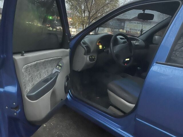 Синий ВАЗ Калина, объемом двигателя 1.6 л и пробегом 200 тыс. км за 1750 $, фото 1 на Automoto.ua