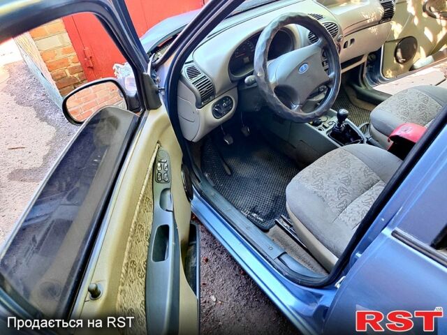 Синий ВАЗ Kalina, объемом двигателя 1.6 л и пробегом 240 тыс. км за 800 $, фото 5 на Automoto.ua